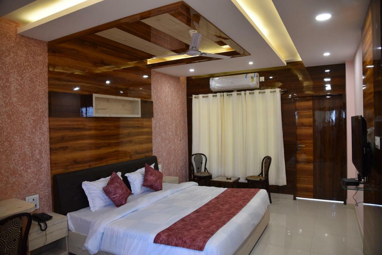 Hotel Pushpanjali Bhopal Eksteriør billede