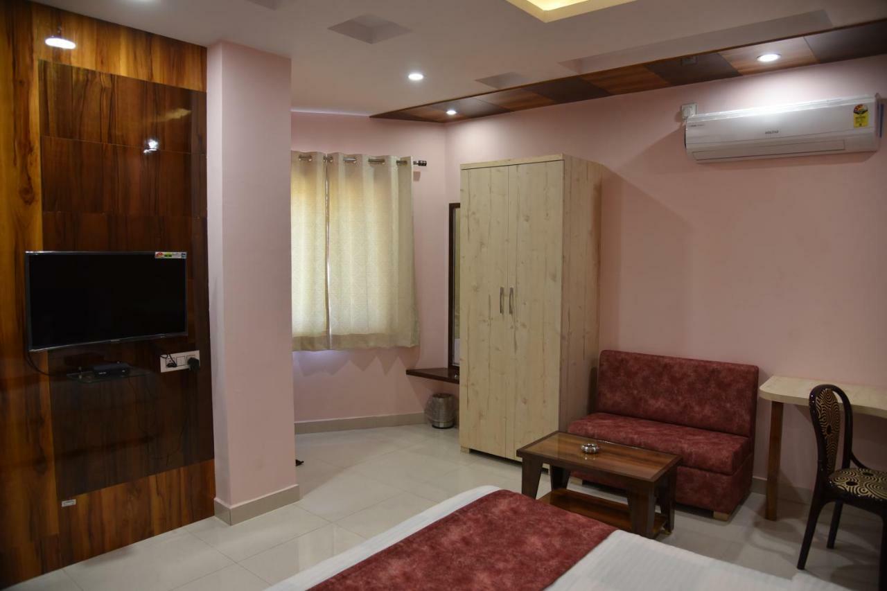 Hotel Pushpanjali Bhopal Eksteriør billede
