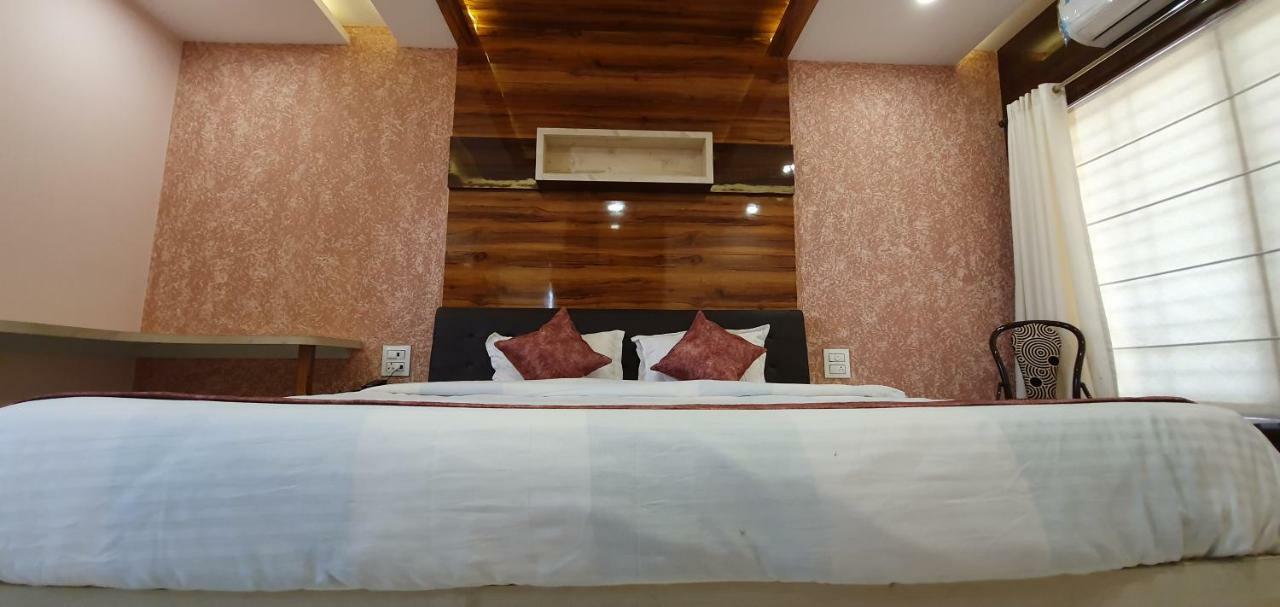 Hotel Pushpanjali Bhopal Eksteriør billede
