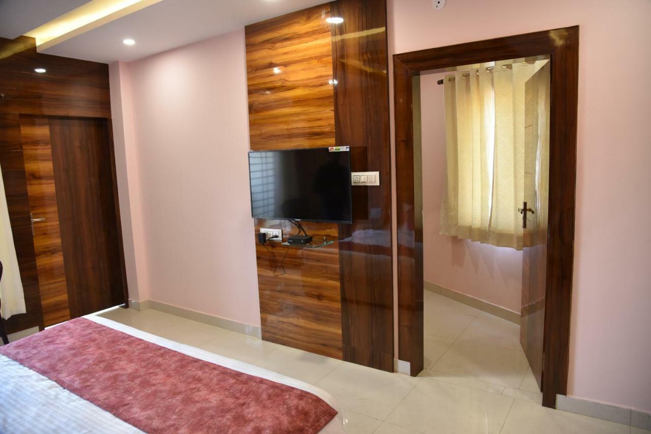 Hotel Pushpanjali Bhopal Eksteriør billede
