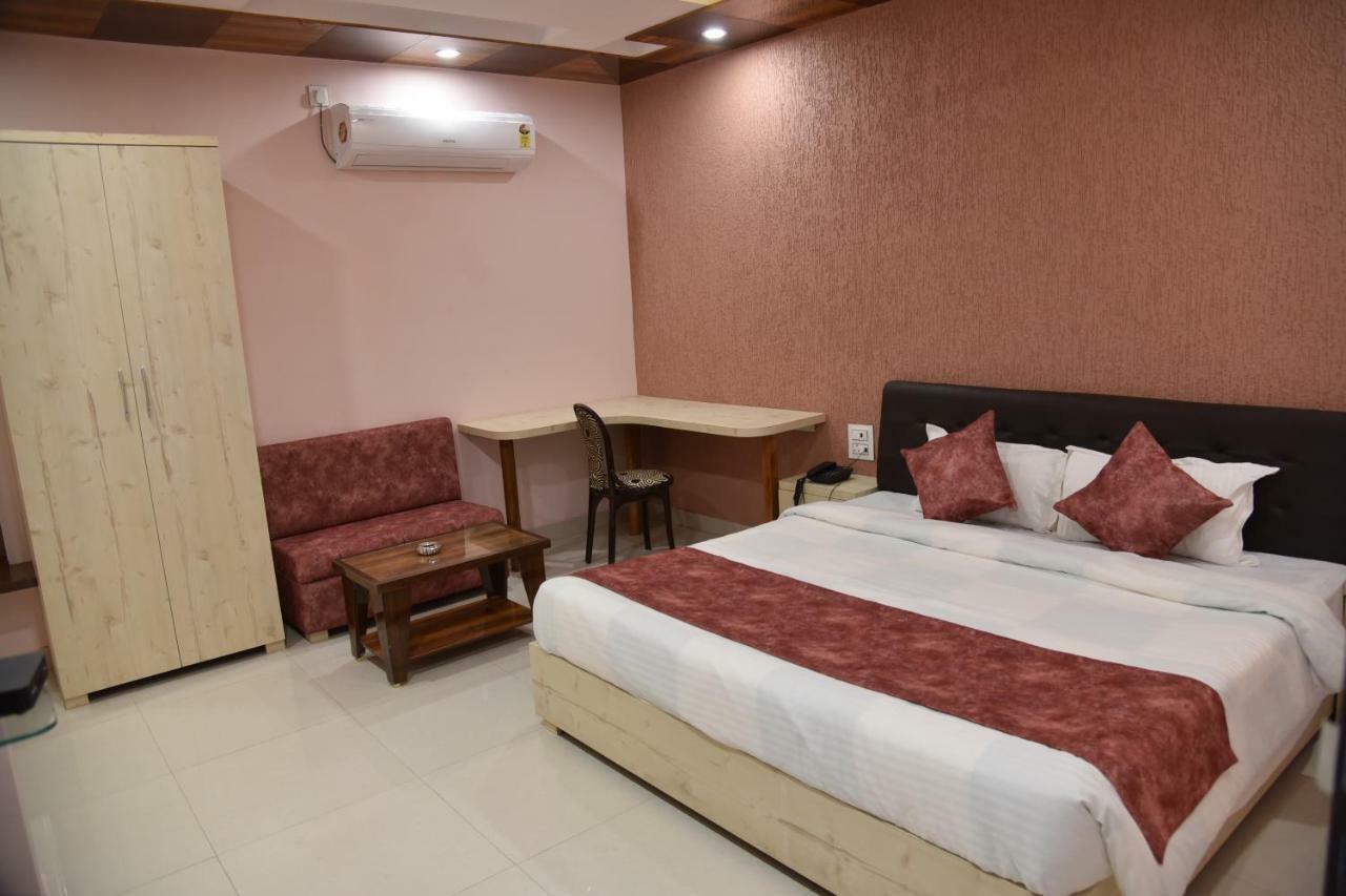 Hotel Pushpanjali Bhopal Eksteriør billede