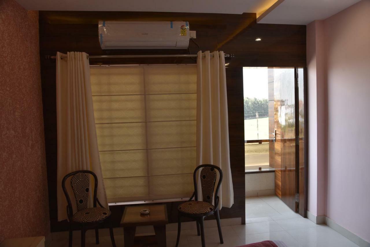 Hotel Pushpanjali Bhopal Eksteriør billede
