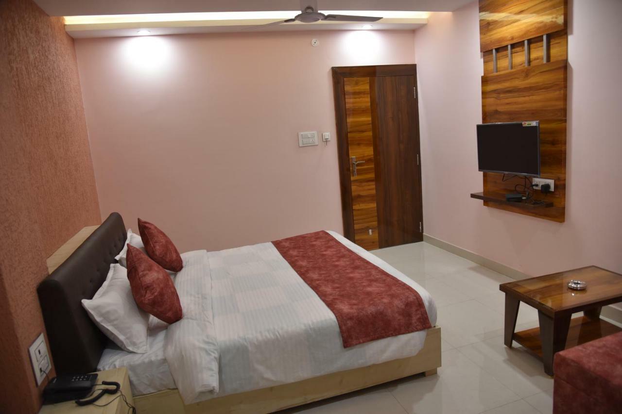 Hotel Pushpanjali Bhopal Eksteriør billede