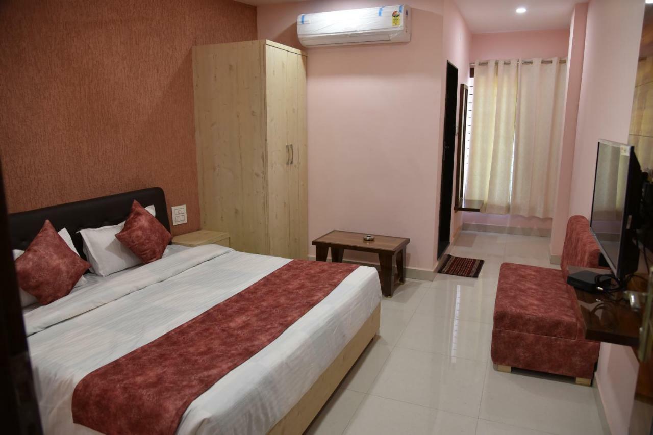 Hotel Pushpanjali Bhopal Eksteriør billede